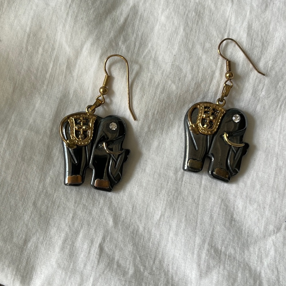 Hematite Cute elephant earrings